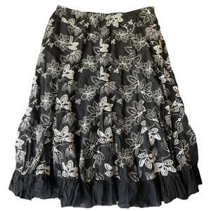 Silhouettes Women Skirt 2X Black Floral Embroidery Ruffle Knee Length
